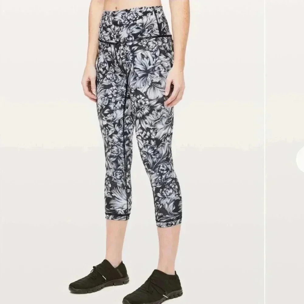 Lululemon Wunder Under Crop (High-Rise) *Full-On Luxtreme 21"Night Garde…